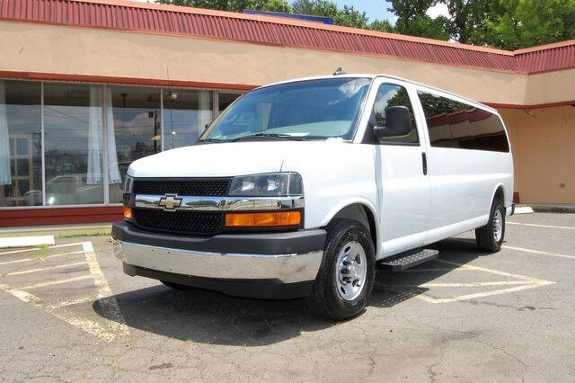 2017 Chevrolet Express Passenger LT 3500
