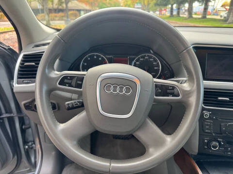 2011 Audi Q5 2.0T quattro Premium Plus