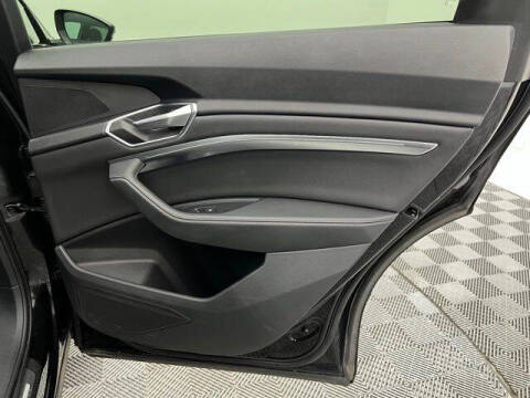 2023 Audi e-tron quattro Premium