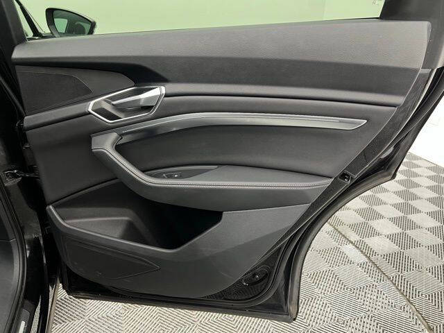 2023 Audi e-tron quattro Premium