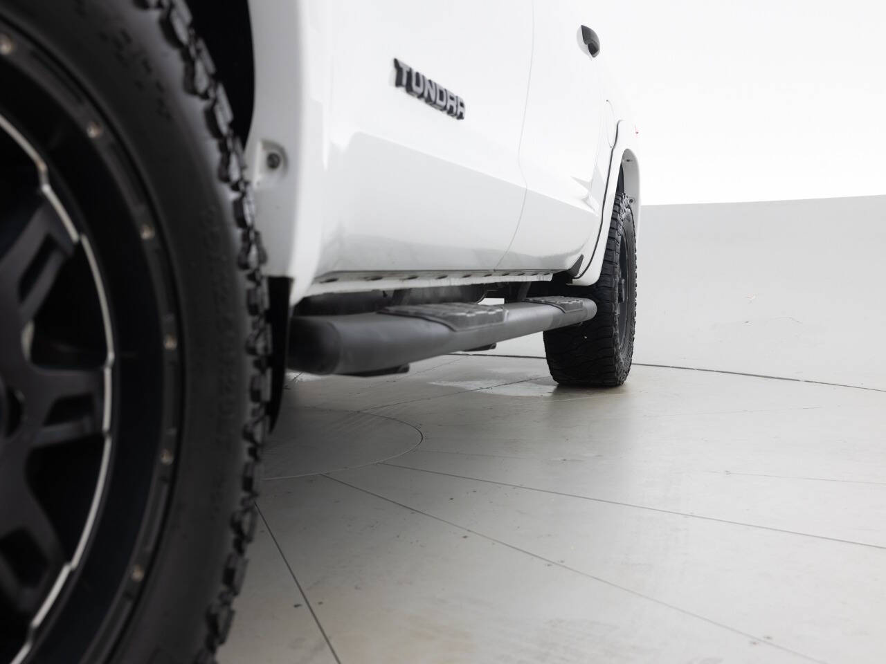 Used Car 2017 Toyota Tundra  Sr5 4x4 4dr Crewmax Cab Pickup Sb (5.7l V8 Ffv) For Sale Under $30,000 In Coal City, Illinois