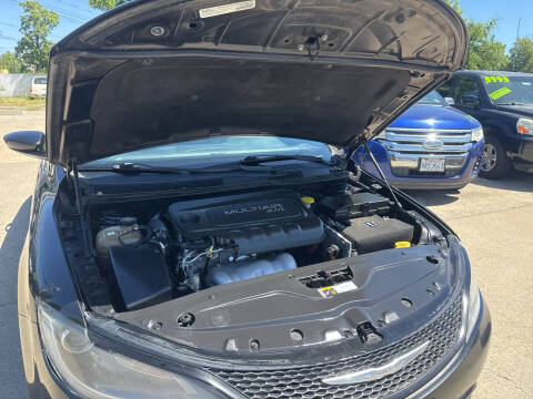 2015 Chrysler 200 S