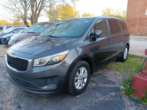 2015 Kia Sedona for sale at Best Deal Motors in Saint Charles MO