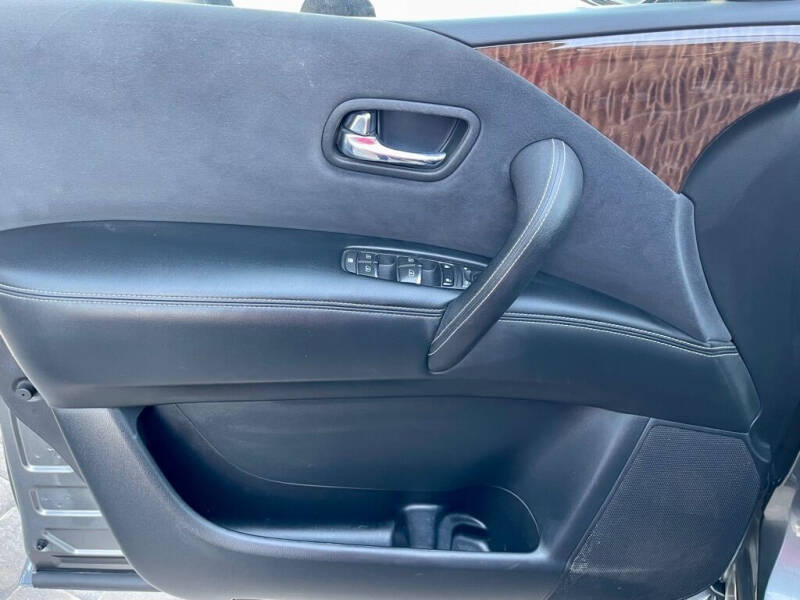 2017 Nissan Armada SV