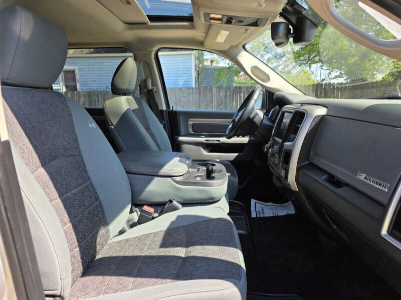 2017 RAM 1500 SLT