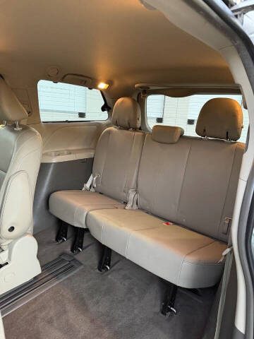 2015 Toyota Sienna XLE 8-Passenger