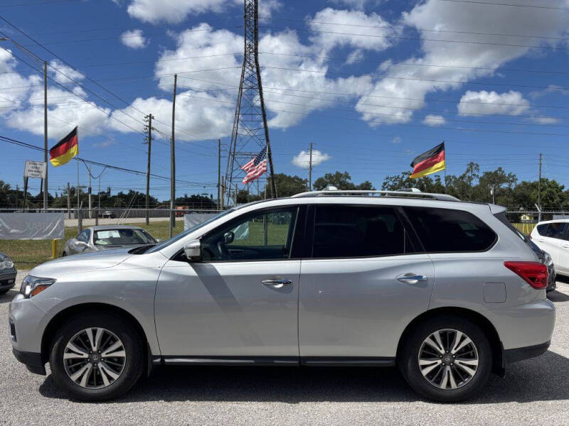 2017 Nissan Pathfinder SL