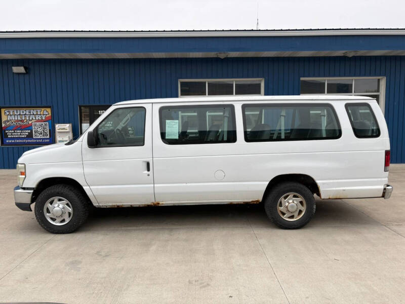2010 Ford E-Series's photo