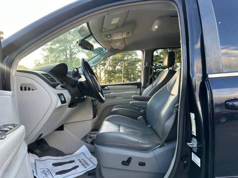 2011 Volkswagen Routan SE