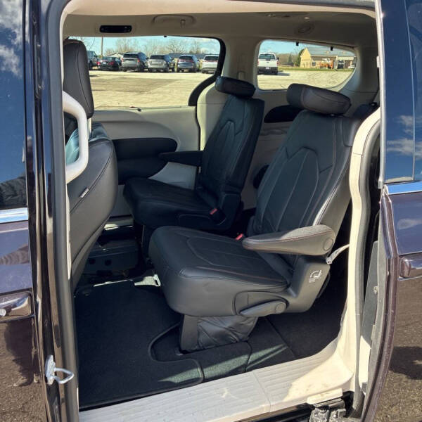 2017 Chrysler Pacifica Touring-L