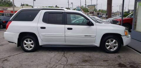 2004 GMC Envoy XUV for sale at STEVE GRAYSON MOTORS in Youngstown OH