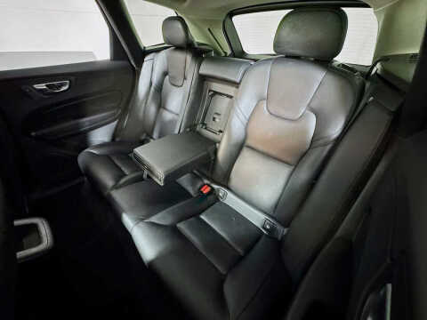 2023 Volvo XC60 B5 Plus Dark Theme