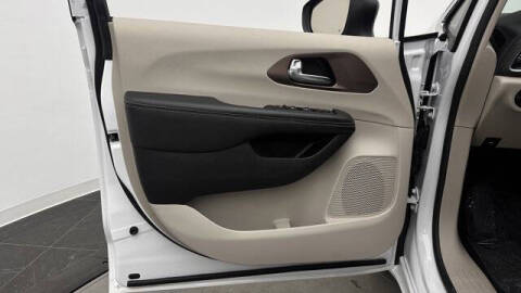 2024 Chrysler Voyager LX