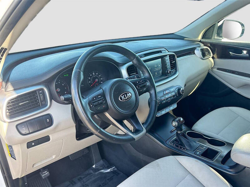 2017 Kia Sorento LX