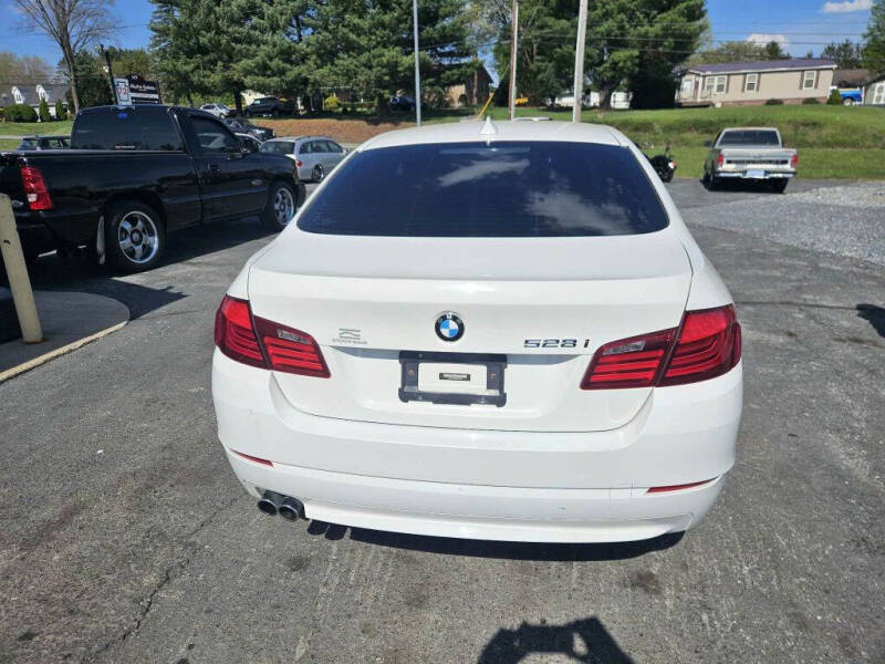 2011 BMW 5 Series 528i