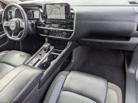 2025 Nissan Pathfinder SL