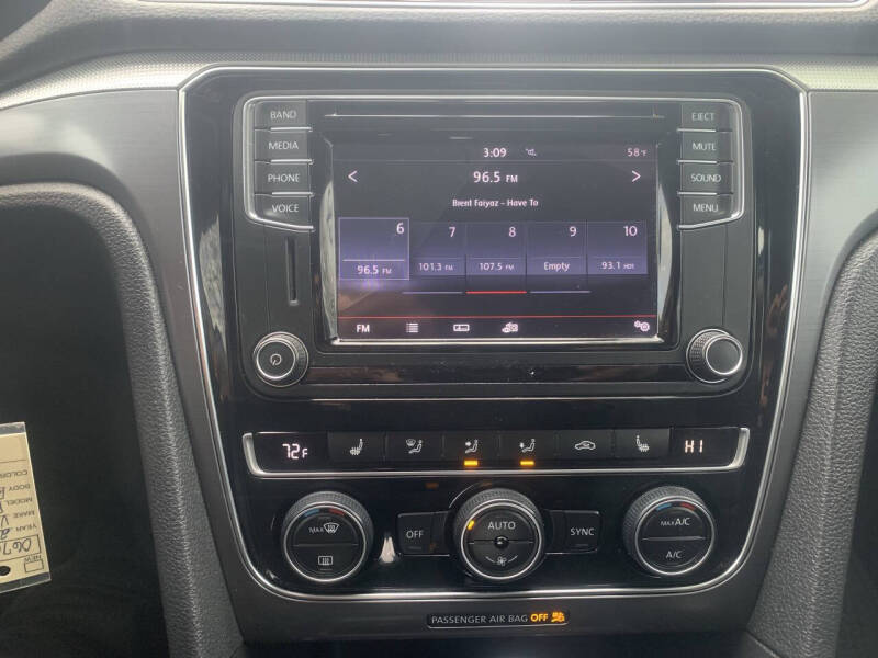 2017 Volkswagen Passat 1.8T R-Line