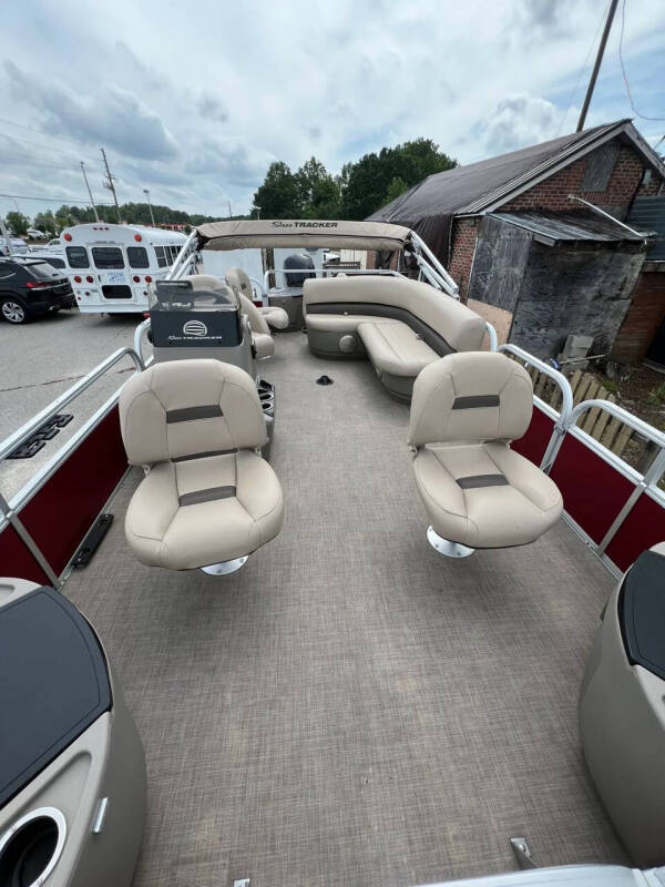 2023 Sun Tracker Bass Buggy