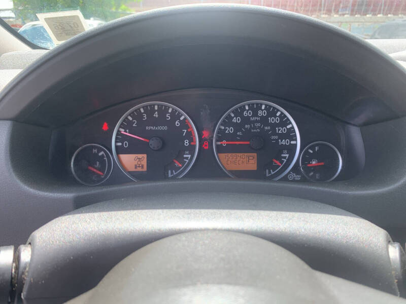 2011 Nissan Pathfinder LE