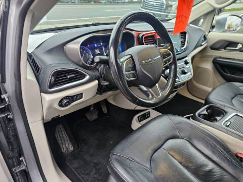 2021 Chrysler Pacifica Touring L