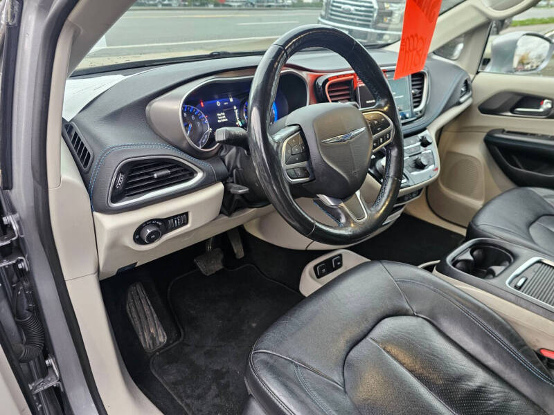 2021 Chrysler Pacifica Touring L