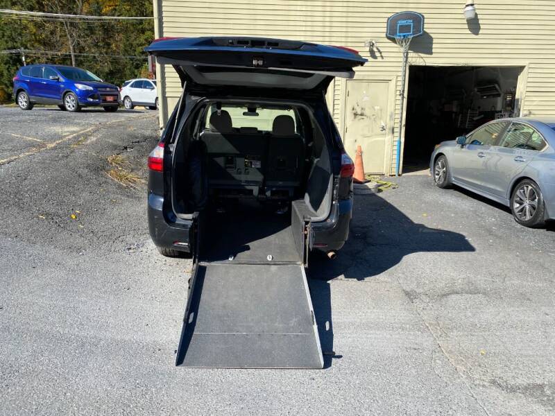 2020 Toyota Sienna for sale at BT Mobility LLC in Wrightstown NJ