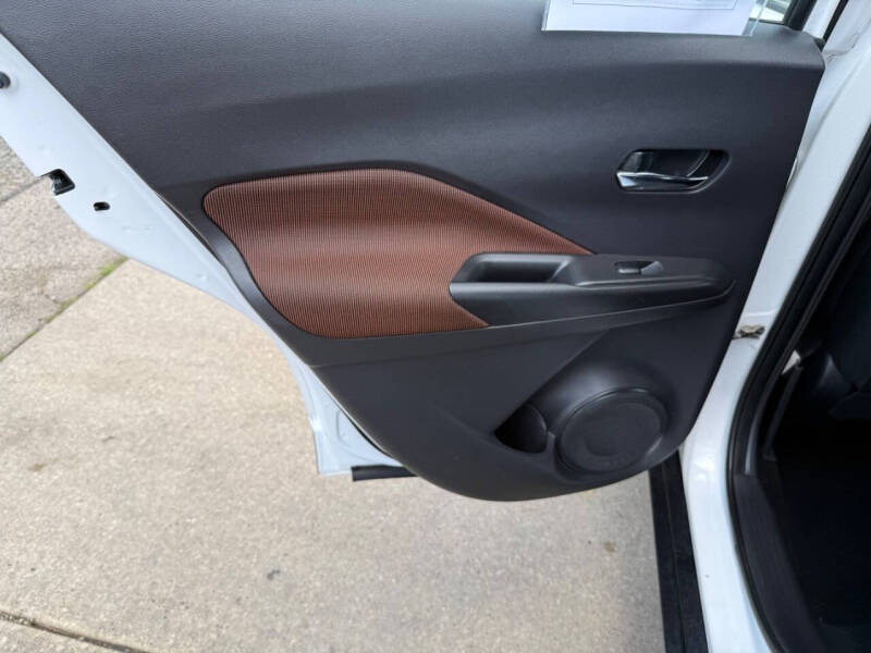 2019 Nissan Kicks SR