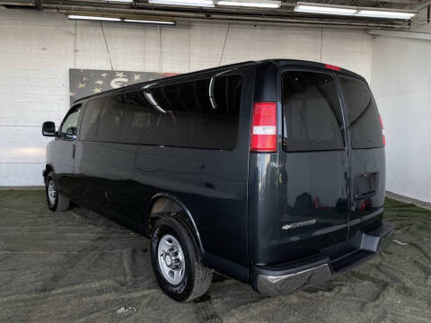 2017 Chevrolet Express LT 3500