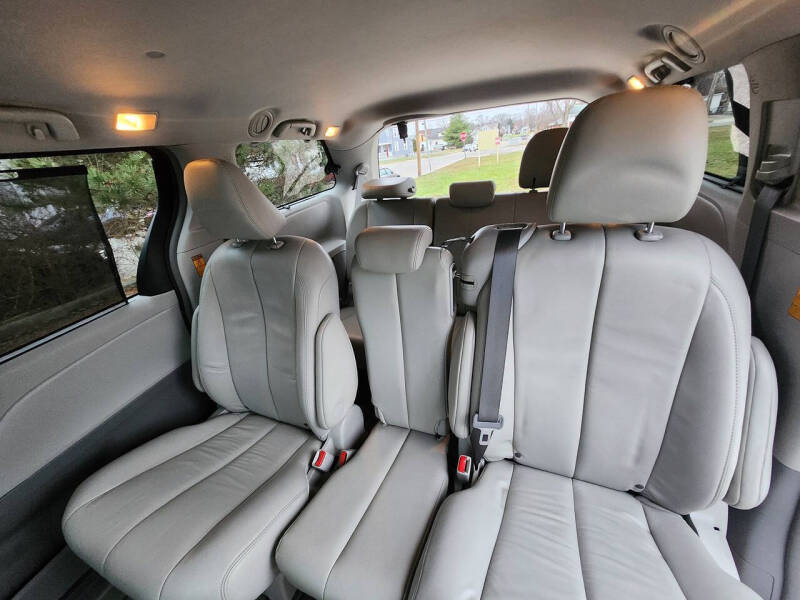 2013 Toyota Sienna XLE 8-Passenger