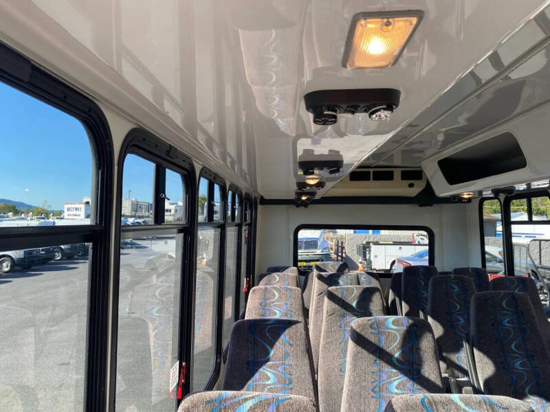 2005 Ford E-Series E-450 SD