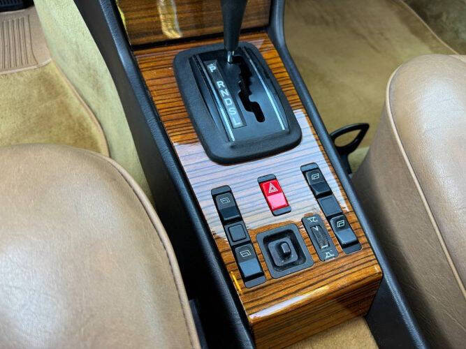 1985 Mercedes-Benz 300-Class