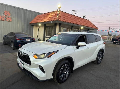 2022 Toyota Highlander LE