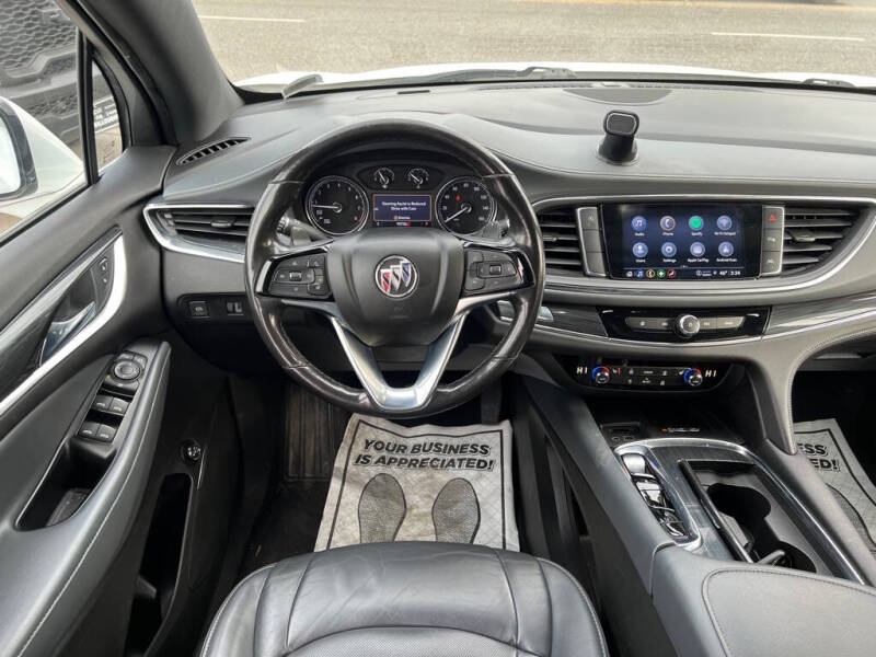 2023 Buick Enclave Essence