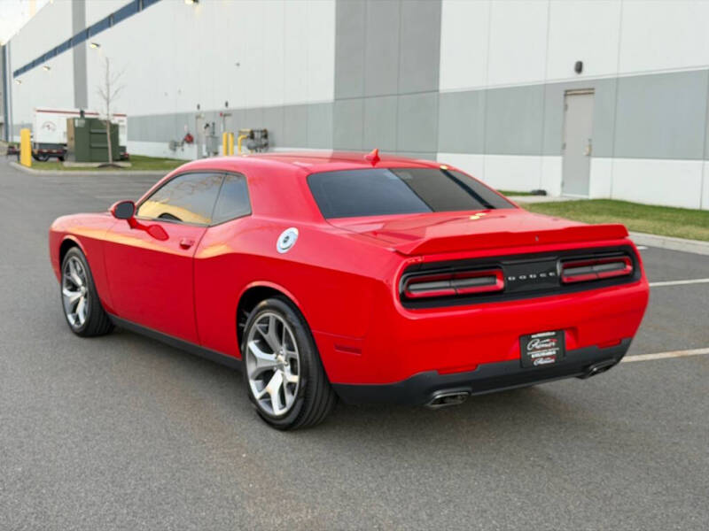 2016 Dodge Challenger SXT Plus