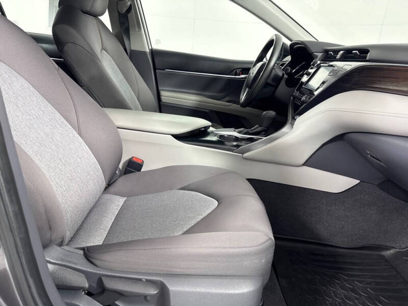 2019 Toyota Camry LE photo 26