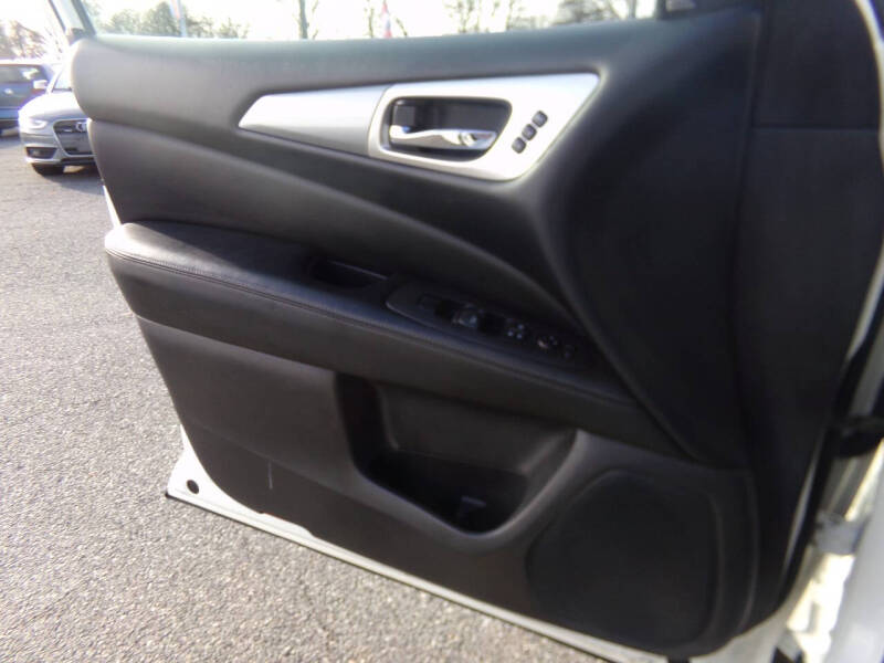 2017 Nissan Pathfinder SL