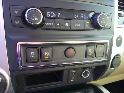 2017 Nissan Titan SV