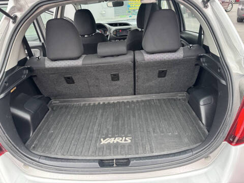 2016 Toyota Yaris 5-Door LE