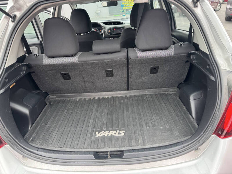 2016 Toyota Yaris 5-Door LE