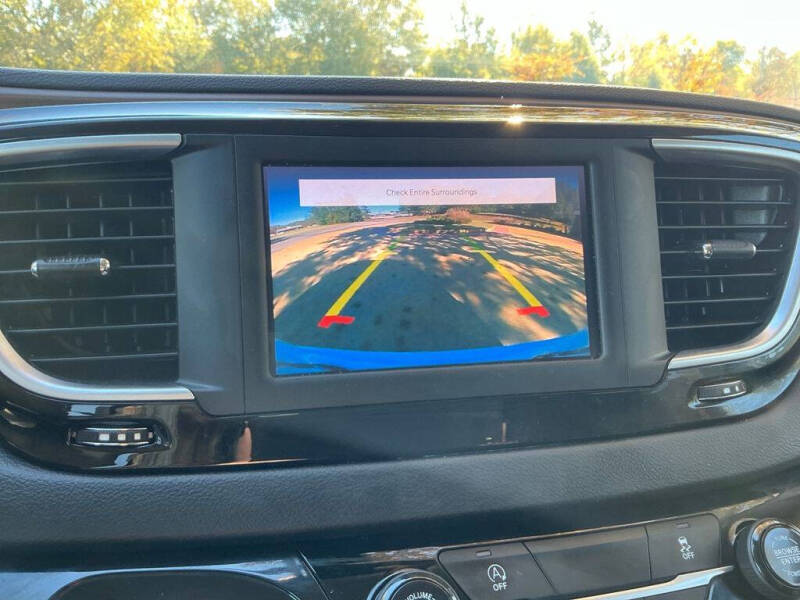 2022 Chrysler Voyager LX