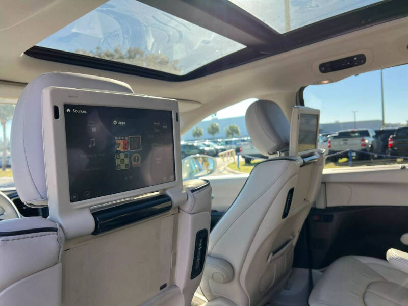 2017 Chrysler Pacifica Hybrid Platinum