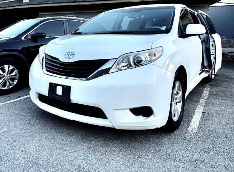 2014 Toyota Sienna LE 8-Passenger
