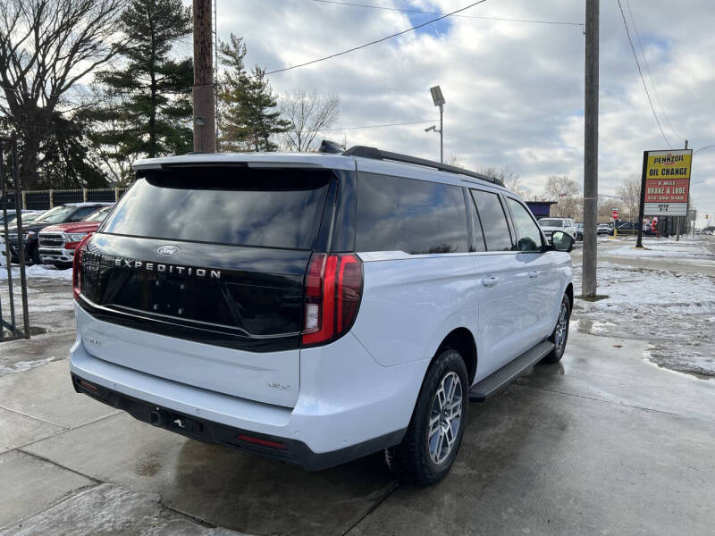 2025 Ford Expedition MAX Active