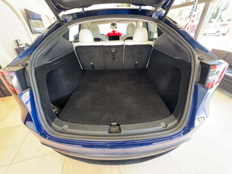 2024 Tesla Model Y Long Range