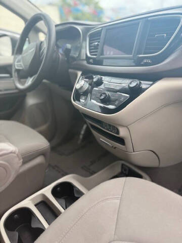 2021 Chrysler Voyager LX