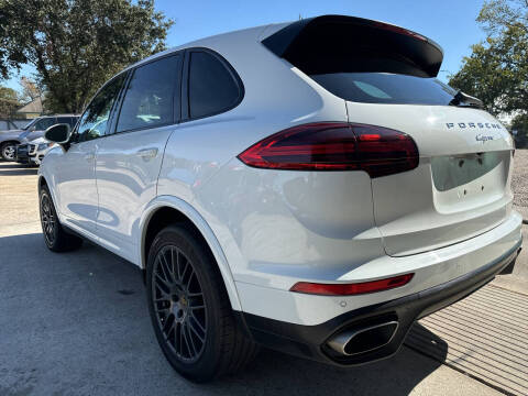 2017 Porsche Cayenne Platinum Edition