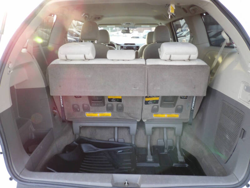 2012 Toyota Sienna LE 7-Passenger
