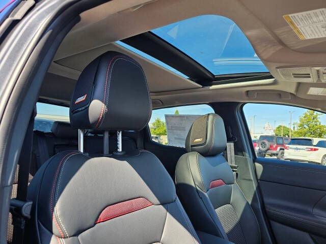 2025 Nissan Kicks SR