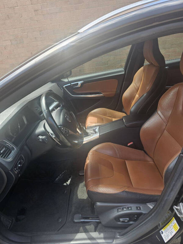 2015 Volvo V60 T5 Drive-E Platinum