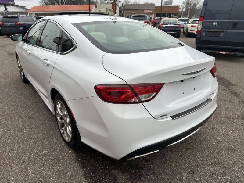 2015 Chrysler 200 C photo 4